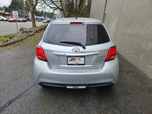 Used 2015 Toyota Yaris L image 4