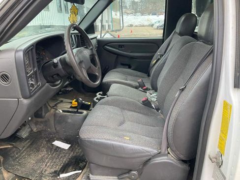 Used 2004 Chevrolet Silverado 3500 4x4 Regular Cab w/ Snow Plow Prep Package image 10