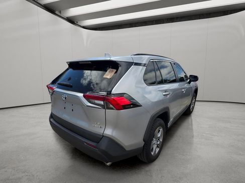 Used 2022 Toyota RAV4 LE AWD/4WD image 8