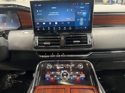 Used 2024 Lincoln Navigator Reserve AWD/4WD image 17