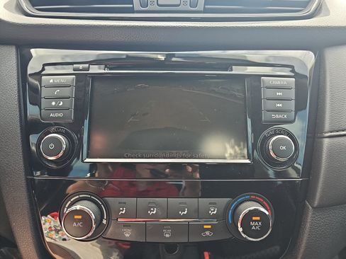 Used 2018 Nissan Rogue S FWD image 19