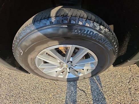 Used 2023 Chevrolet Traverse LT w/ LPO, Floor Liner Package AWD/4WD image 31