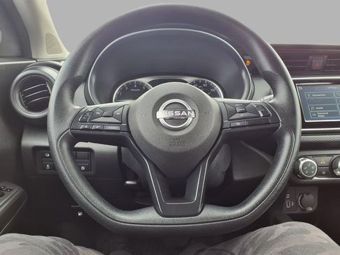 Certified 2025 Nissan Kicks Play S image 12