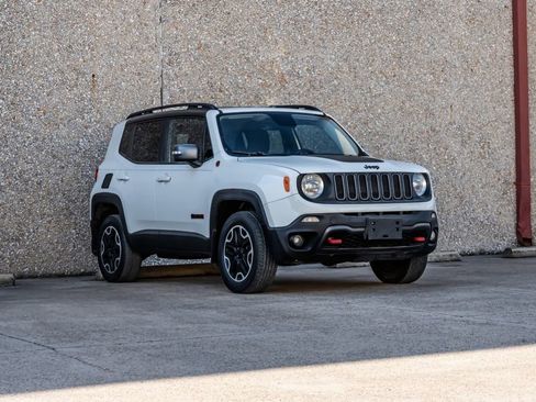 Used 2016 Jeep Renegade Trailhawk AWD/4WD image 2