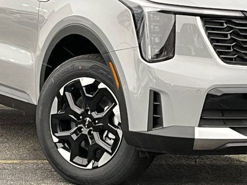New 2026 Kia Sorento S image 4
