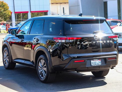 Used 2025 Nissan Pathfinder S FWD image 5
