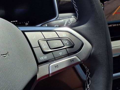 New 2025 Volkswagen Taos SE image 20