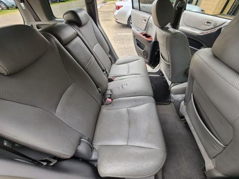 Used 2004 Toyota Highlander Limited FWD image 8