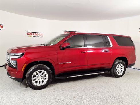 Used 2025 Chevrolet Suburban LT w/ Comfort Package image 3