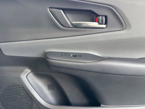 Used 2025 Toyota Prius XLE FWD image 26