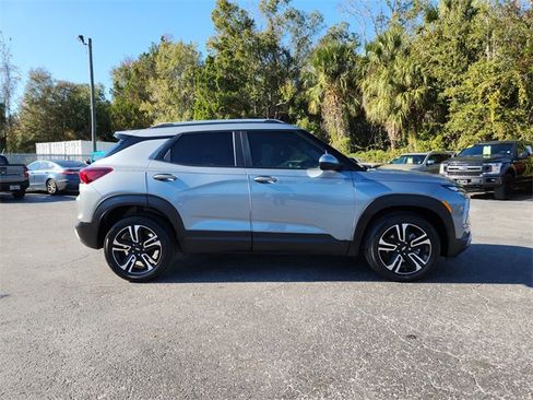 Used 2024 Chevrolet TrailBlazer LT w/ LT Cold Weather Package image 2