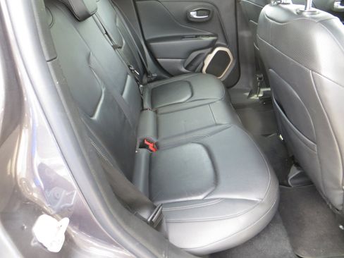 Used 2016 Jeep Renegade Limited image 8