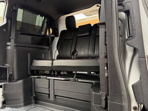 Used 2014 Dodge Grand Caravan R/T image 23