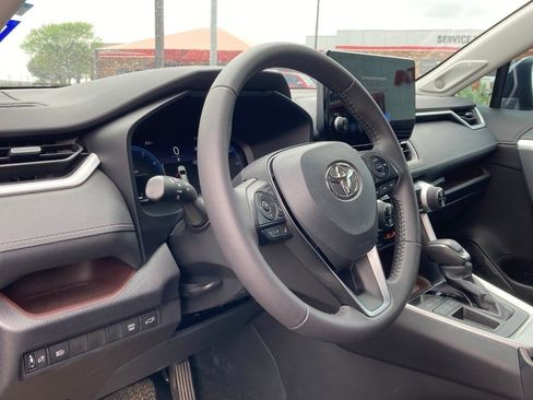 Used 2025 Toyota RAV4 Limited image 9