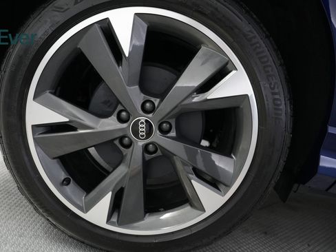 Used 2024 Audi Q4 e-tron Premium Plus w/ Premium Plus image 9