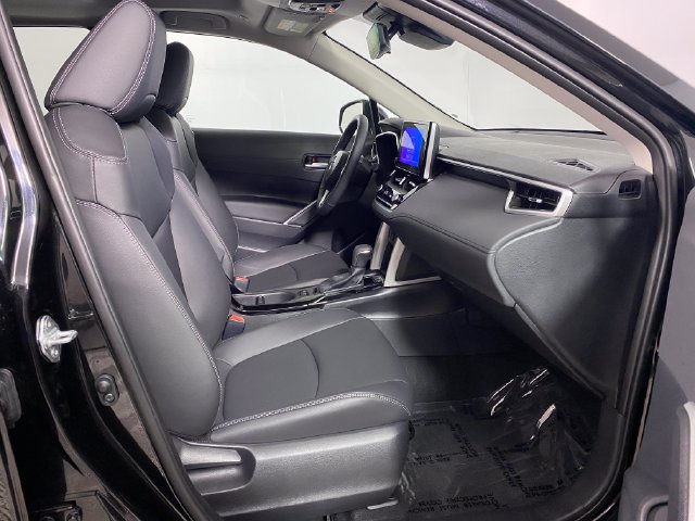 Used 2024 Toyota Corolla Cross XLE w/ Convenience Package AWD/4WD image 8