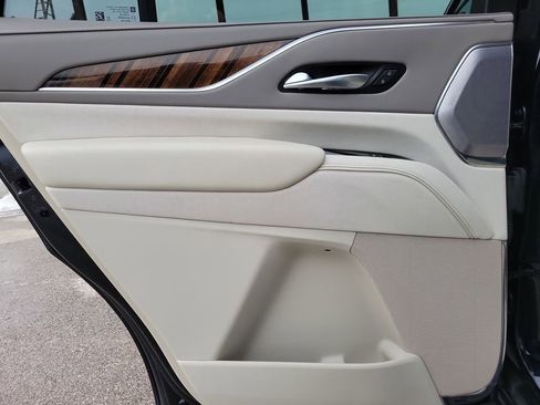 Certified 2022 Cadillac Escalade Premium Luxury Platinum image 10