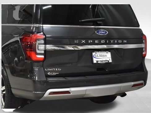 Used 2024 Ford Expedition Limited image 8