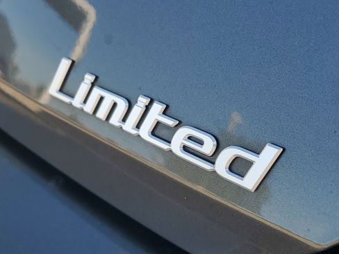 Used 2024 Hyundai Elantra Limited image 12