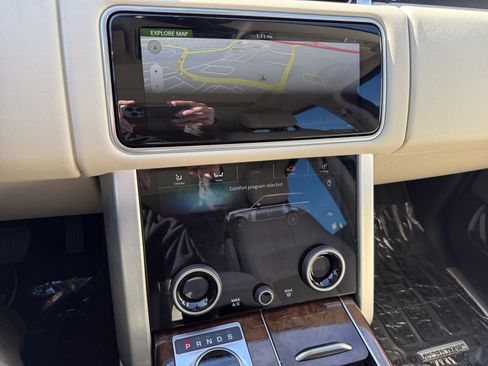 Used 2020 Land Rover Range Rover image 12