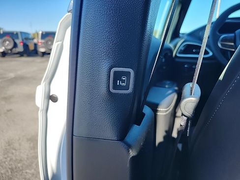 New 2026 Chrysler Pacifica Select FWD image 28