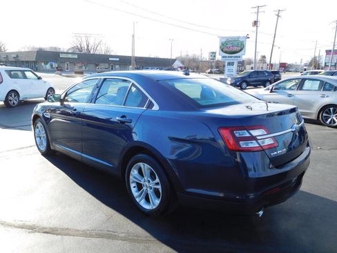 Used 2017 Ford Taurus SE image 3