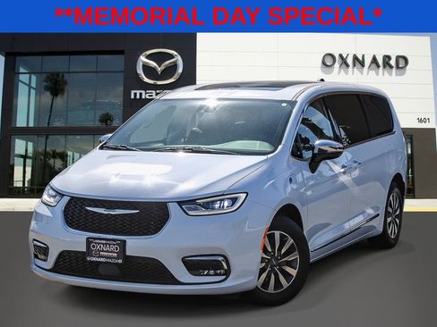 Used 2023 Chrysler Pacifica Limited FWD image 1