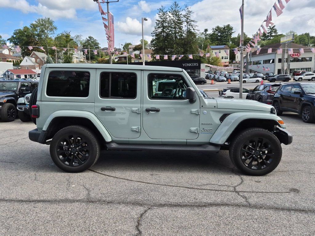 Used 2024 Jeep Wrangler Unlimited Sahara w/ Technology Group AWD/4WD image 4