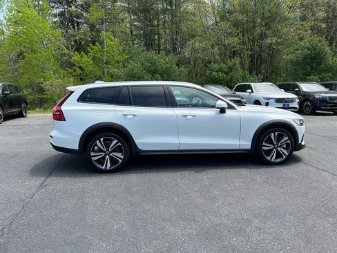 Certified 2025 Volvo V60 B5 Cross Country Plus AWD/4WD image 6