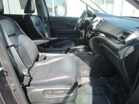 Used 2017 Honda Pilot Touring image 15
