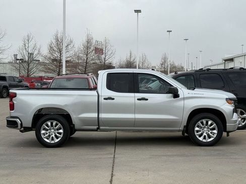 Used 2022 Chevrolet Silverado 1500 Custom image 3