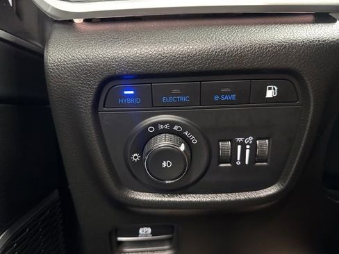 Used 2024 Jeep Grand Cherokee Trailhawk w/ Luxury Tech Group III image 43