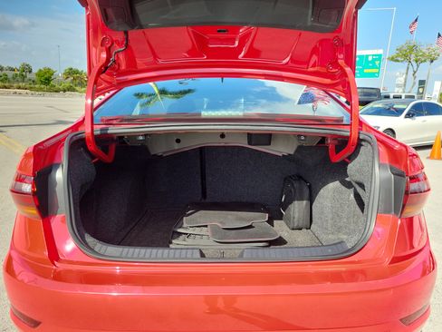 Used 2019 Volkswagen Jetta GLI FWD image 25