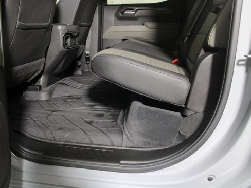 Used 2025 Chevrolet Silverado 1500 ZR2 w/ Technology Package image 12