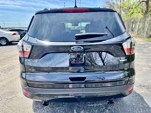 Used 2018 Ford Escape SE w/ SE Sport Appearance Package image 4
