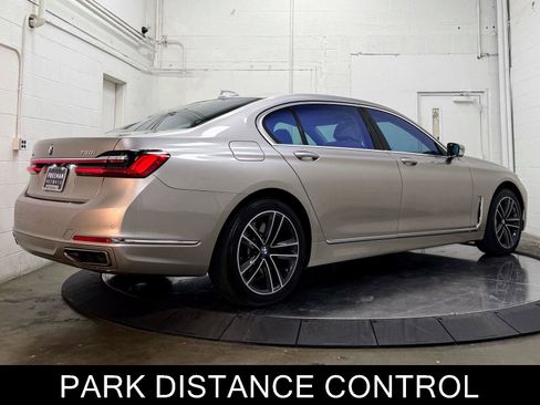 Used 2021 BMW 750i xDrive image 10