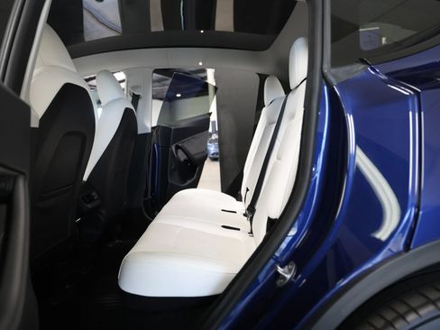 Used 2023 Tesla Model Y Long Range AWD/4WD image 48