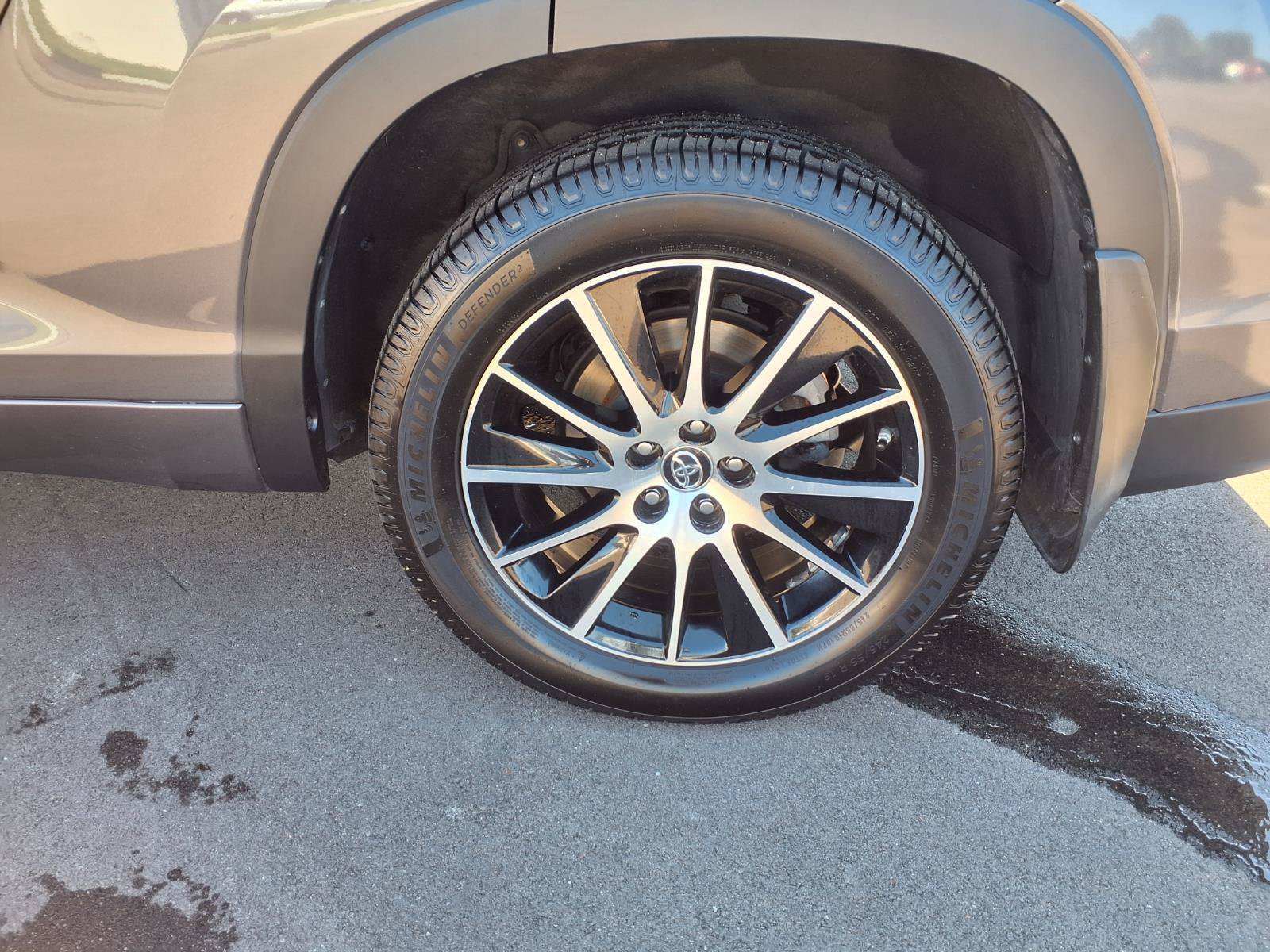 Used 2018 Toyota Highlander SE AWD/4WD image 18