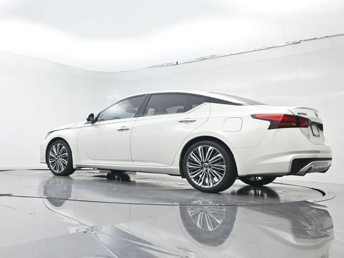 Used 2024 Nissan Altima 2.5 SL FWD image 21