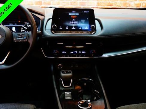 Used 2022 Nissan Rogue SV image 34