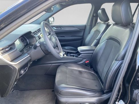 Used 2023 Jeep Grand Cherokee L Laredo RWD image 20