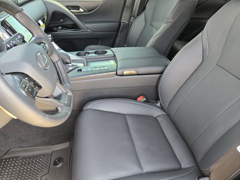 New 2026 Lexus LX 700h Luxury image 8