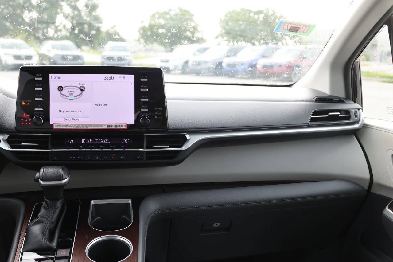 Used 2023 Toyota Sienna XLE FWD image 24
