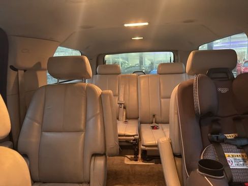 Used 2008 Chevrolet Suburban LT image 35