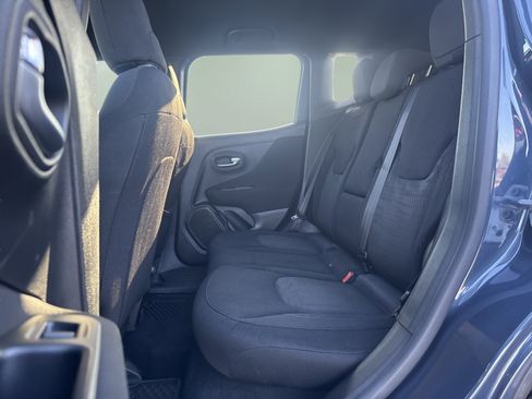 Used 2021 Jeep Renegade Latitude AWD/4WD image 16