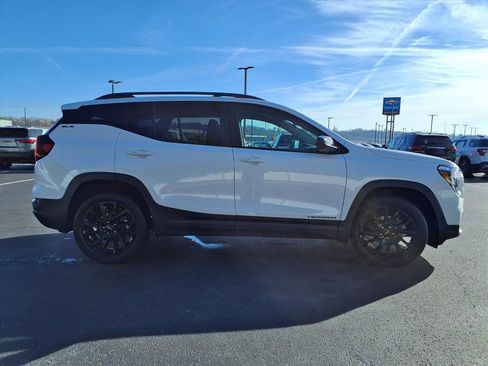 Used 2024 GMC Terrain SLE w/ Driver Convenience Package image 32