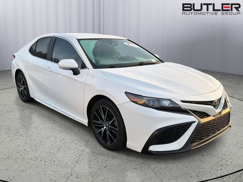 Certified 2022 Toyota Camry SE FWD image 8
