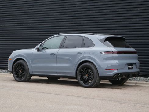 New 2026 Porsche Cayenne image 3