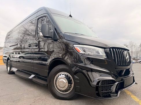 Used 2020 Mercedes-Benz Sprinter 3500 image 1