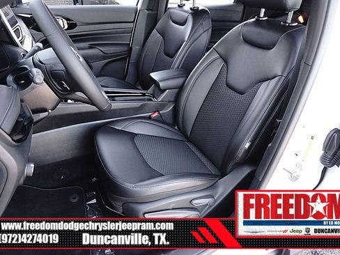 New 2026 Jeep Compass Latitude image 13